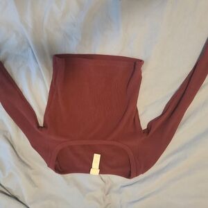 HM burgandy top